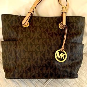 EUC Authentic Michael Kors Signature